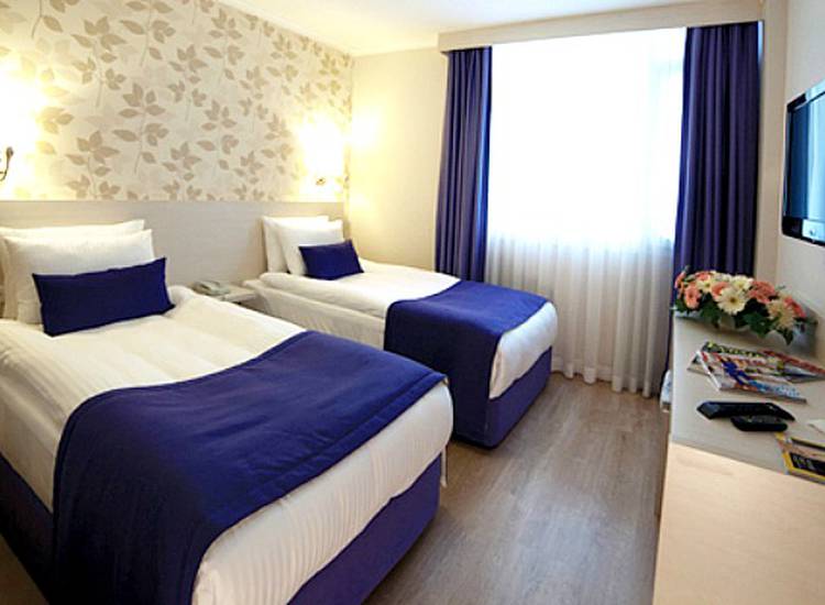 Walk In Hotel-2