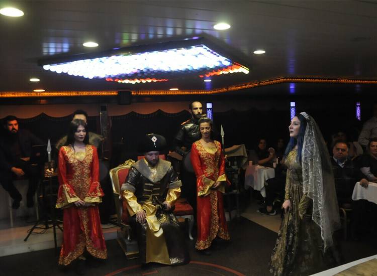 Bosphorus Organization'dan Teknede Boğaz Turu ve Anatolian Osmanlı Dans Esliğinde Açık Büfe İftar-5
