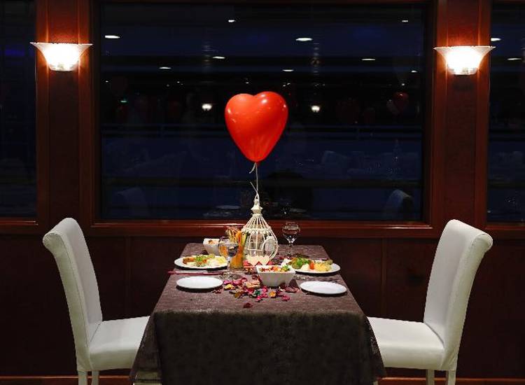 Bosphorus Tekne Turu İle Sevgililer Günü İle Sevgililer Günü-6